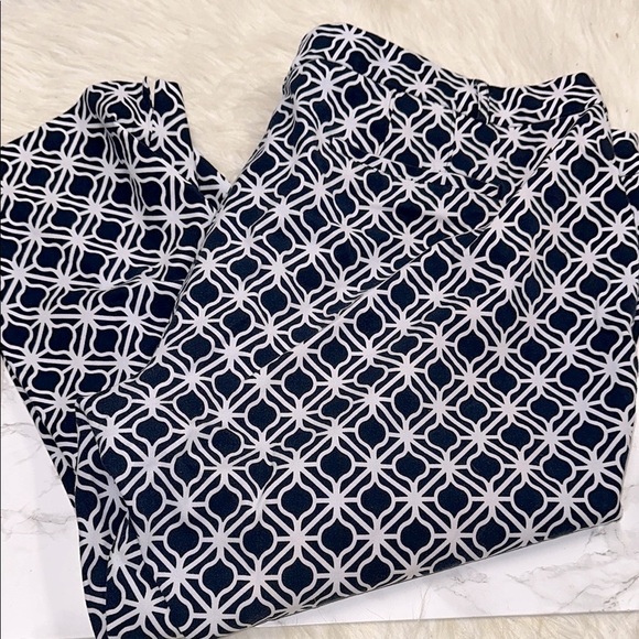 Crown and Ivy Stylish Patterned Pants size 24W - Picture 3 of 7